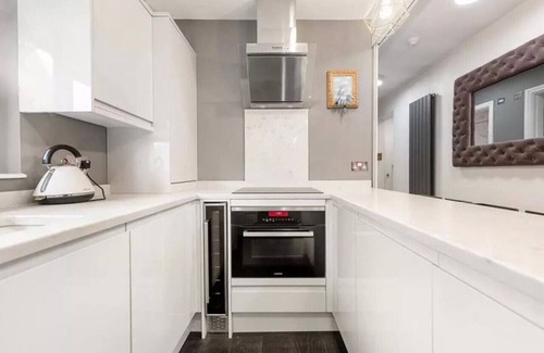 Chelsea Apartment | Best Location in London: 3-Bed Chelsea Home