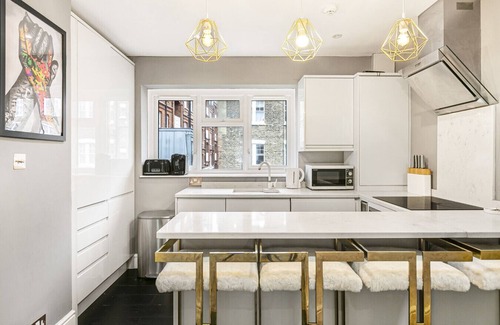 Chelsea Apartment | Best Location in London: 3-Bed Chelsea Home
