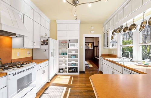 North End House | Best Location in Boise! 1912 Craftsman home in Hyde Park walk or bike everywhere!