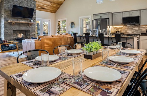 Massanutten Cabin | Best Mtn Top Views in Massanutten, Hot Tub, 160 Arcade Games, Local Vibe!