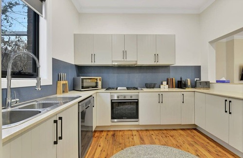 Orange House | Best Nest on March - Cosy Home in CBD, Firepit