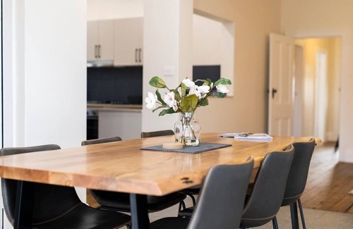 Orange House | Best Nest on March - Cosy Home in CBD, Firepit