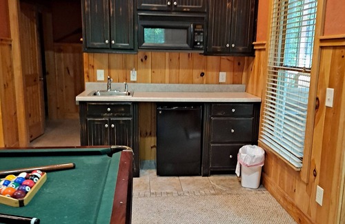 Helen Cabin | Best of both worlds! Feel secluded a mile from downtown in a luxury cabin.
