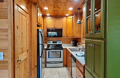 Helen Cabin | Best of both worlds! Feel secluded a mile from downtown in a luxury cabin.