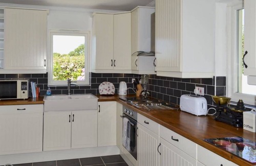 Chacewater Cottage | Best of Both Worlds - In the countryside, but 5 miles from the sea or the city.