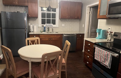 Algiers Point Apartment | Best of Both Worlds: 3 Minute Ferry Ride to FQ. Mardi Gras week available!