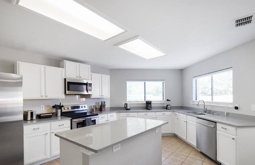 South Arlington House | Best of Grand Prairie | Pool, Convenient, Spacious