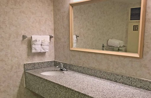 Radnor - Fort Myer Heights Resort | Best Pick! 2 Pet-friendly Units, with Free Parking On-site!