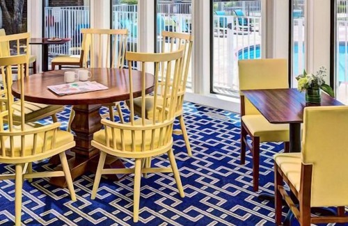 Eagan House | Best Place to Stay in Minnesota! Onsite Pool, Pets Allowed, Free Parking
