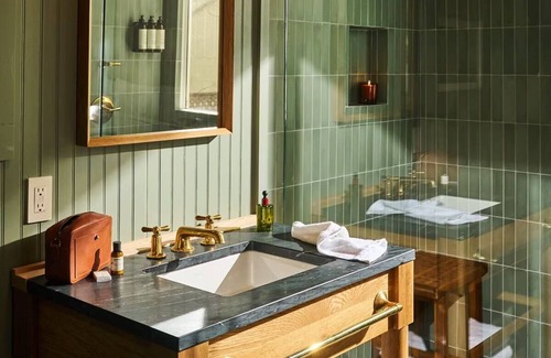Guerneville Hotel | Best Place to Unwind! 3 Pleasant Units, Free Parking, Outdoor Swimming Pool