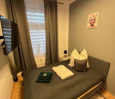 Wittenberge Apartment | Best Preis Stadtperle 1- Stadtzentrum Wittenberge Modernes Ambiente max 3 Personen Einzelzimmer voll ausgestattet mit MagentaTV, WLAN, Waschmaschine