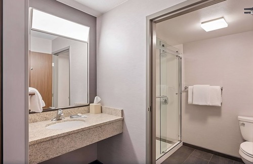 Pleasant Hill Hotel | Best Value, Quality Stay! Pet-Friendly, Close to Coco Island and Walden Park!