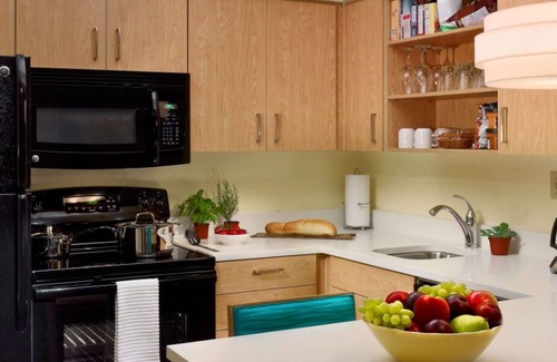 Dublin House | Best Value, Quality Stay! Comes w/ Free Parking, Outdoor Pool, Pets Allowed!