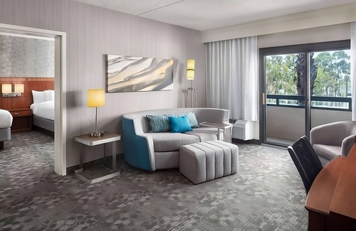 Laguna Hills Hotel | Best Value, Quality Stay! 2 Pet friendly Modern Units Near Newport Sports Museum