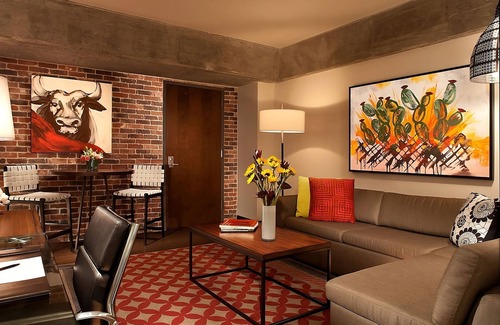 Downtown San Antonio Hotel | Best Value, Quality Stay! Dogs Allowed, Outdoor Pool, Minutes to Aztec Theatre