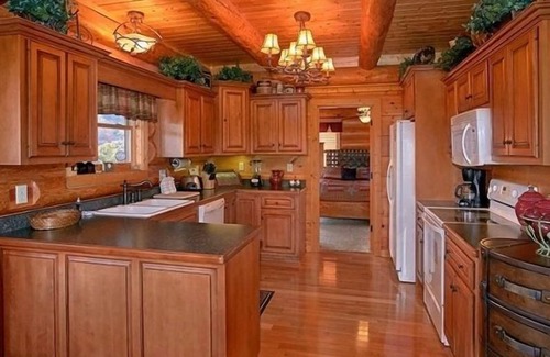Gatlinburg - Pigeon Forge Cabin | Best View Ever. Beautiful Mountain View in Smoky Mountains