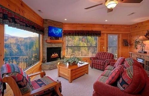 Gatlinburg - Pigeon Forge Cabin | Best View Ever. Beautiful Mountain View in Smoky Mountains