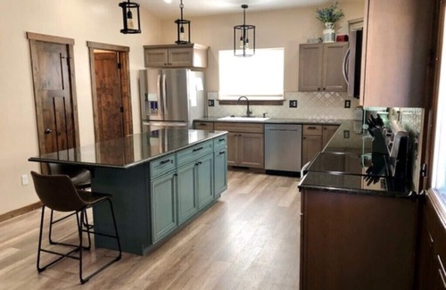 Silverton House | Best view of Kendall Mountain! Easy & ample truck and trailer parking!