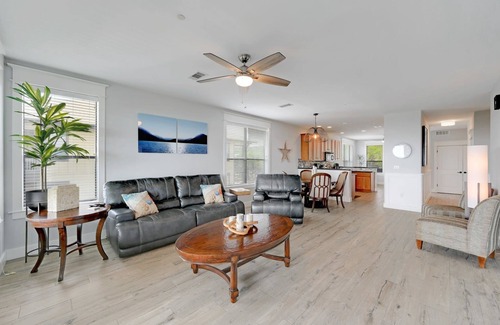 Jonestown Condo | BEST View of Lake Travis! Largest 3 Bed-3 Bath Floor Plan-THE HOLLOWS-Sleeps 8