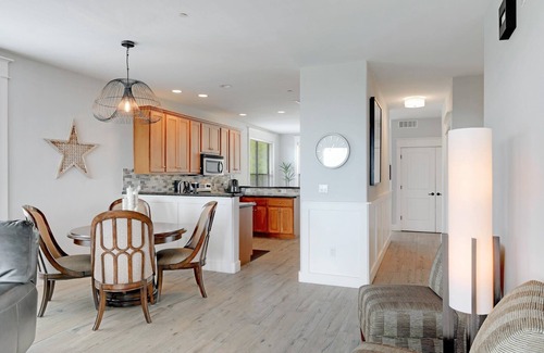 Jonestown Condo | BEST View of Lake Travis! Largest 3 Bed-3 Bath Floor Plan-THE HOLLOWS-Sleeps 8