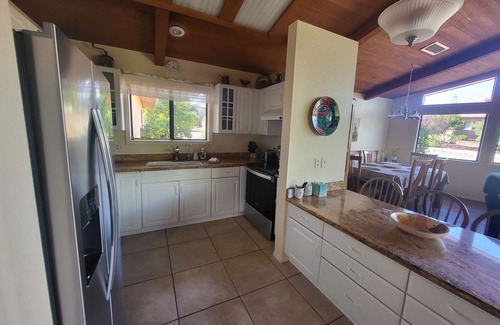 Oak Creek House | BEST VIEWS! Near Hiking/Biking Trails, Golfing, Wine Tasting, Swimming, Spas