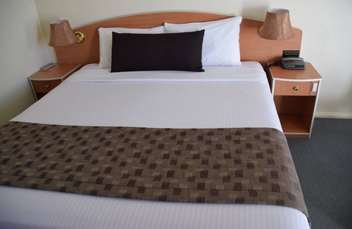 Kelso Hotel | Best Western Coachman's Inn Motel