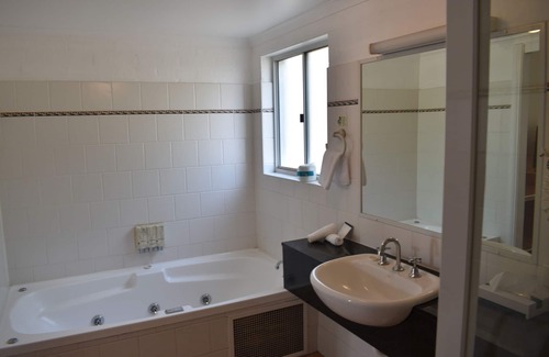 Kelso Hotel | Best Western Coachman's Inn Motel