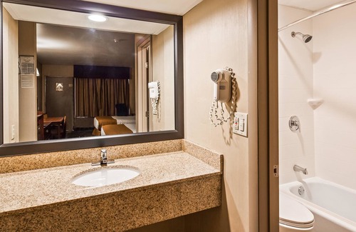 Utica Hotel | Best Western Gateway Adirondack Inn