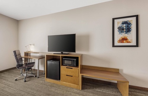 La Vernia Hotel | Best Western Green Oaks Inn & Suites