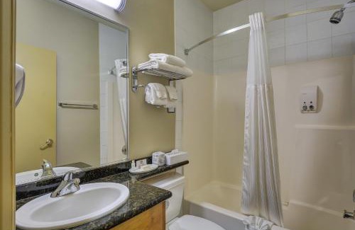 South Surrey Hotel | Best Western Peace Arch Inn