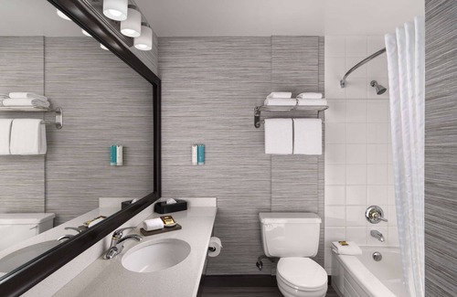 Downtown Victoria Hotel | Best Western Plus Carlton Plaza Hotel