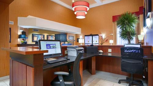 Raisin Hotel | Best Western PLUS Fresno Inn