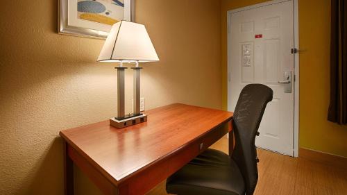 Raisin Hotel | Best Western PLUS Fresno Inn
