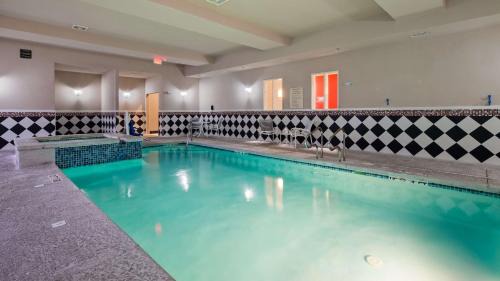 Western Division Hotel | Best Western Plus Laredo Inn & Suites