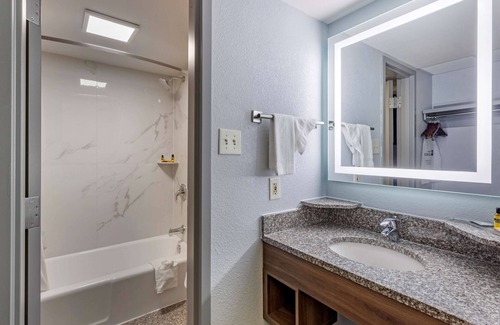 Maryland Heights Hotel | Best Western Plus St. Louis West-Westport