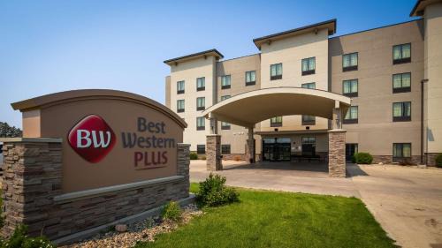 Williston Hotel | Best Western Plus Williston Hotel & Suites