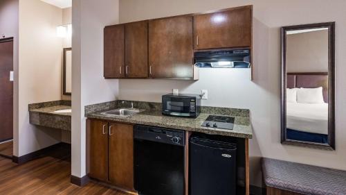 Williston Hotel | Best Western Plus Williston Hotel & Suites