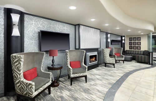 Denton Hotel | Best Western Premier Crown Chase Inn & Suites