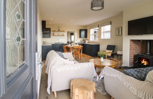 Oswestry Cottage | BETHANIA, family friendly, with open fire in Llanrhaeadr-Ym-Mochnant