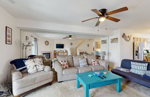 Ocean View House | Bethany Marina dog friendly bayfront townhouse w/pool, balcony, grill