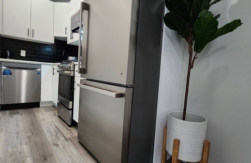 West Edmonton Apartment | Bethel Cozy Suite