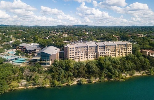Lakeway House | Better Choice for your Vacation! 4 Relaxing Units, Pets Allowed, Pool!