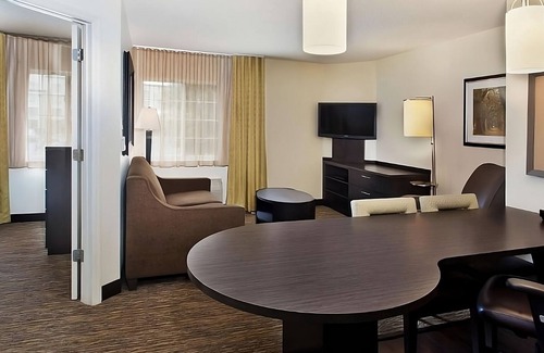 Somerset Hotel | Better Choice For Your Vacation! Stylish unit awaits in the heart of New Jersey