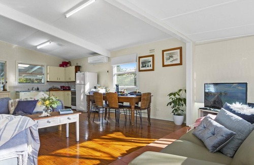 Culburra Beach House | Between 2 Beaches – pet friendly cottage