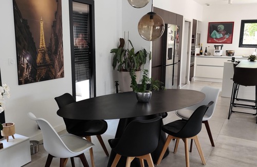 Nages-et-Solorgues Villa | Between Nîmes and Montpellier, 8-person air-conditioned villa with swimming pool.