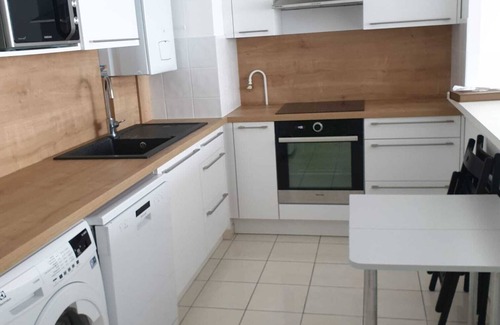Neuilly-sur-Marne Apartment | Between Paris & Disneyland – Quiet 60 m² with Garage