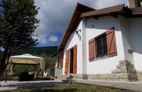 San Romolo House | Between the sea and the mountains cozy cottage 15 minutes from the sea surrounded by greenery