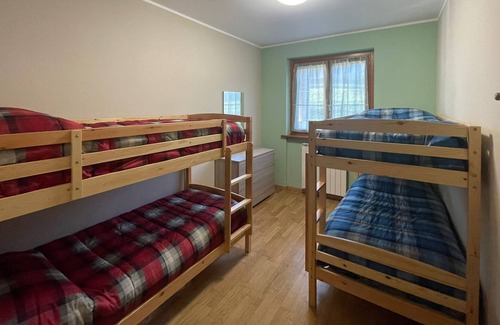 Lovere Apartment | between woods and meadows
