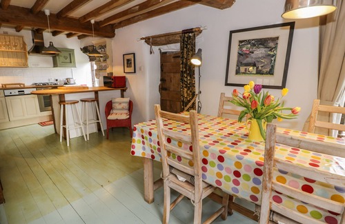 Llangadfan Cottage | BEUDY DOLPEBYLL, family friendly, with open fire in Llangadfan
