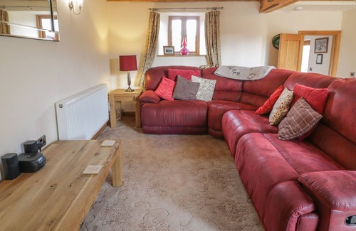 Dolgellau Cottage | BEUDY TAL Y WAEN, family friendly, with a garden in Dolgellau